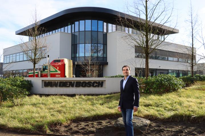 Alberto Ramírez in front of the Van den Bosch head office