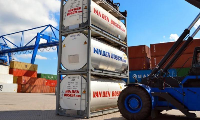 Van den Bosch in partnership with Senegalese transport company CSTT