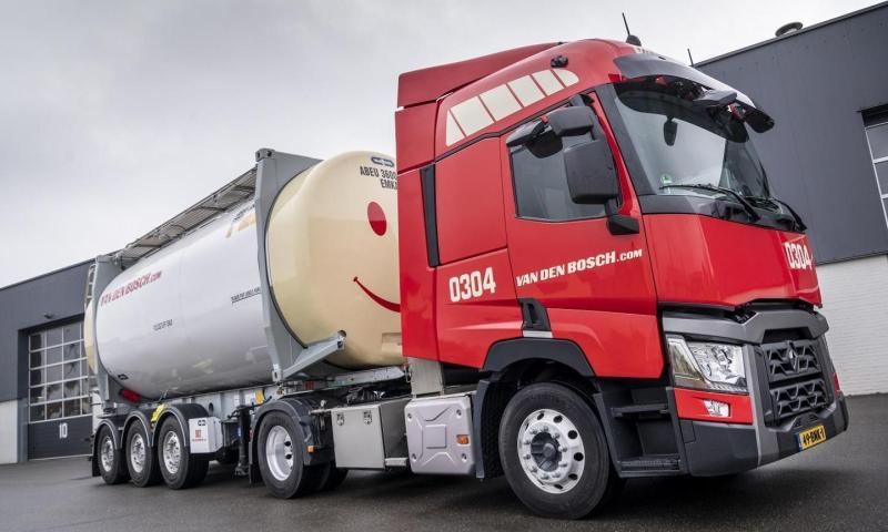 Van den Bosch presents High Volume Ultra Light tank container